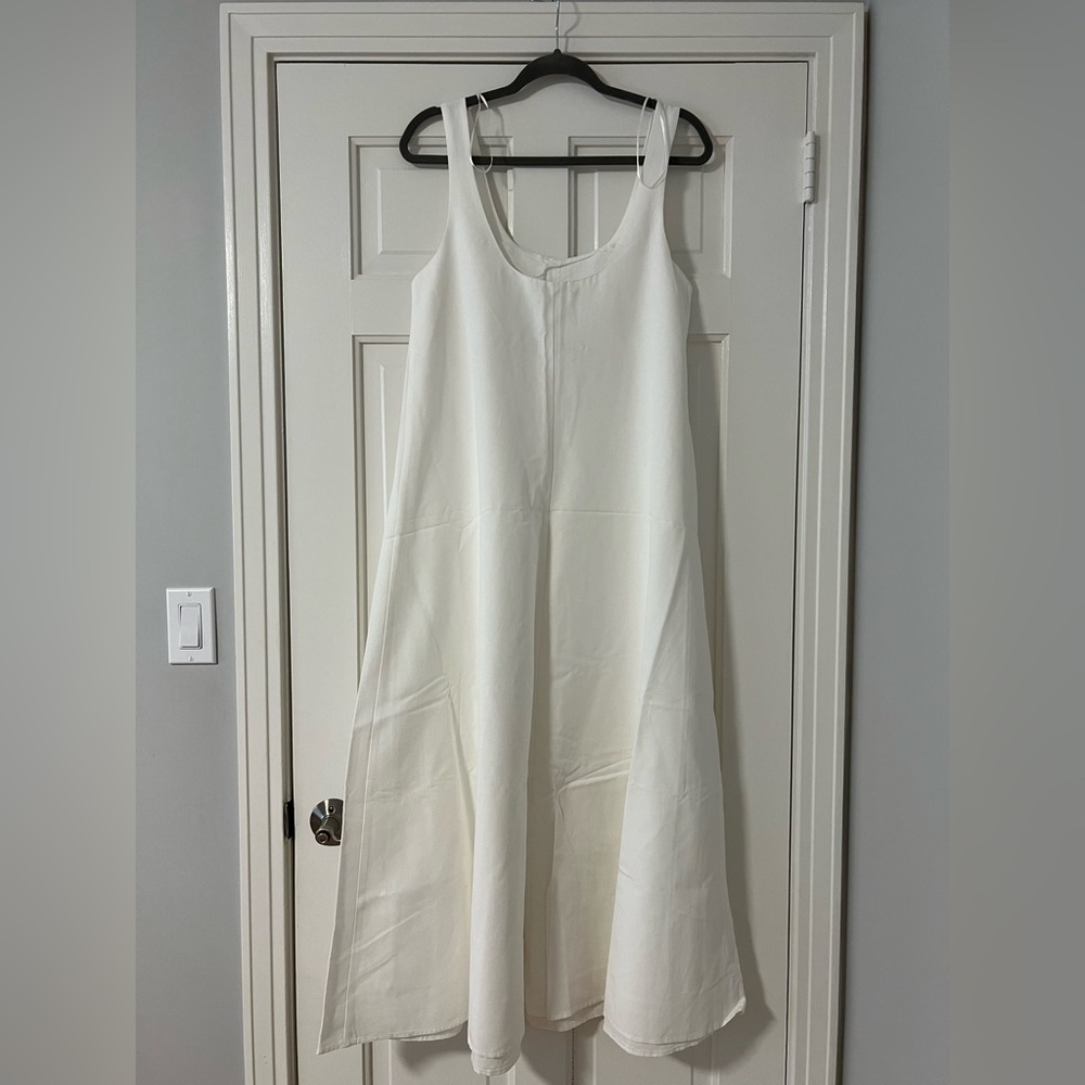 Elegant White Sleeveless Dress USA Small can for M